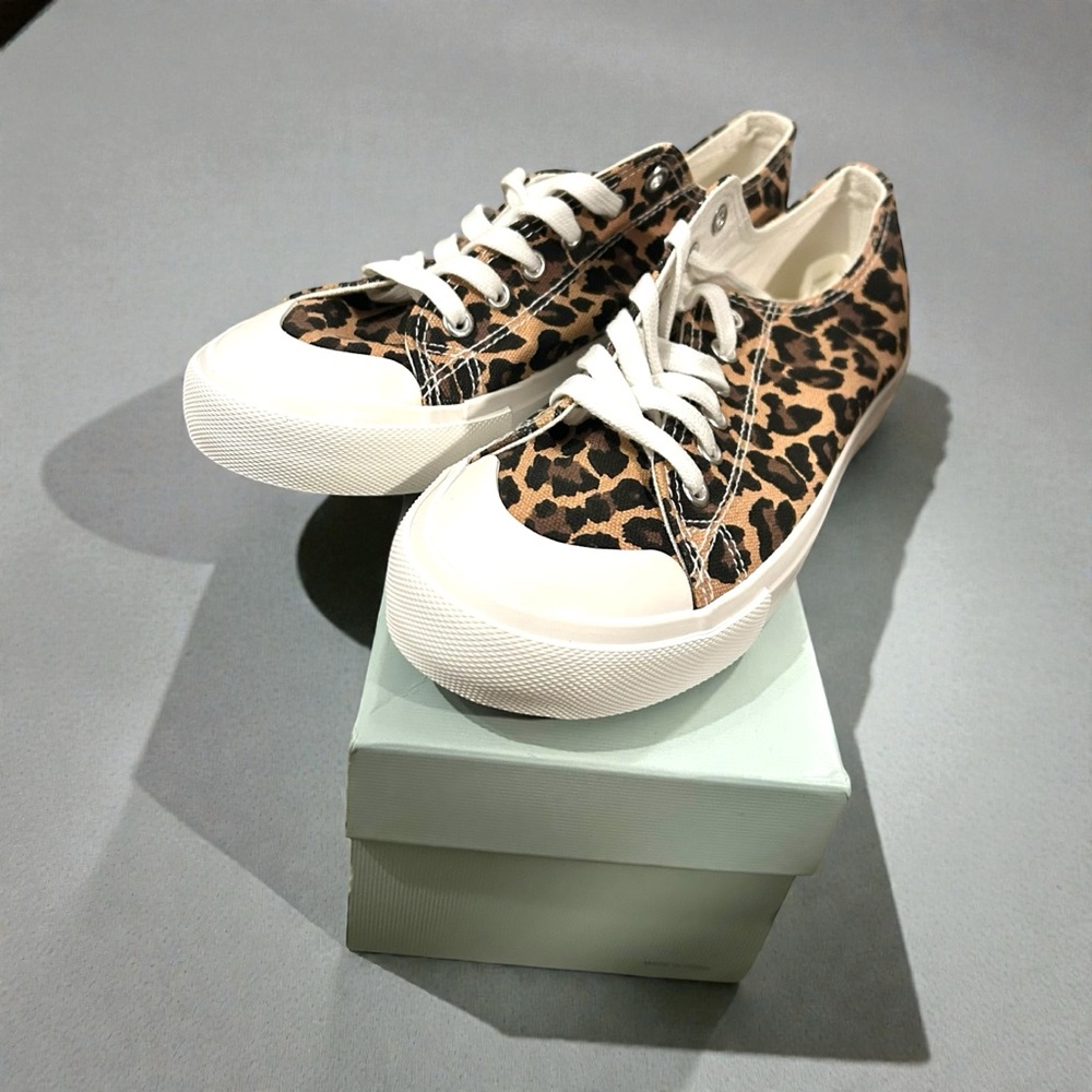 Jenn Ardor Women's Leopard Print Canvas Sneakers. Size 7.5